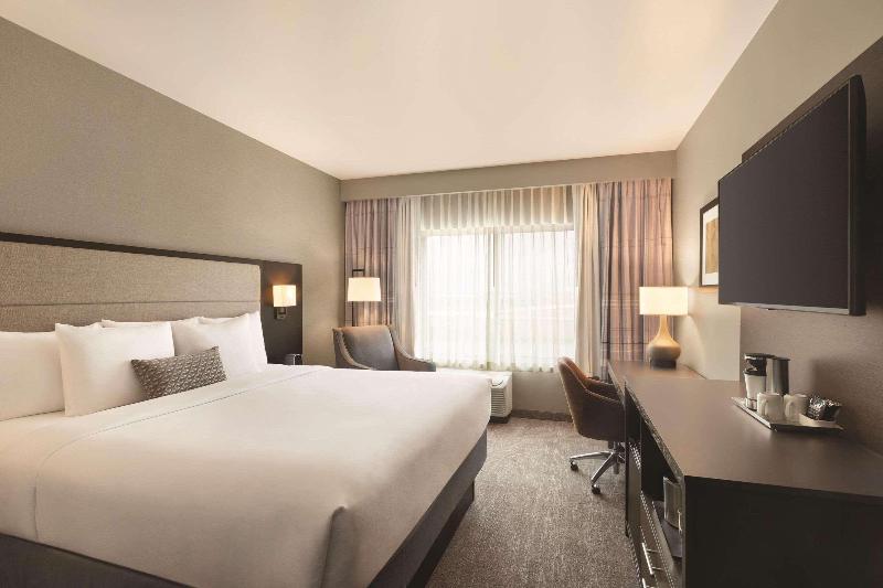 스위트, Embassy Suites Saratoga Springs