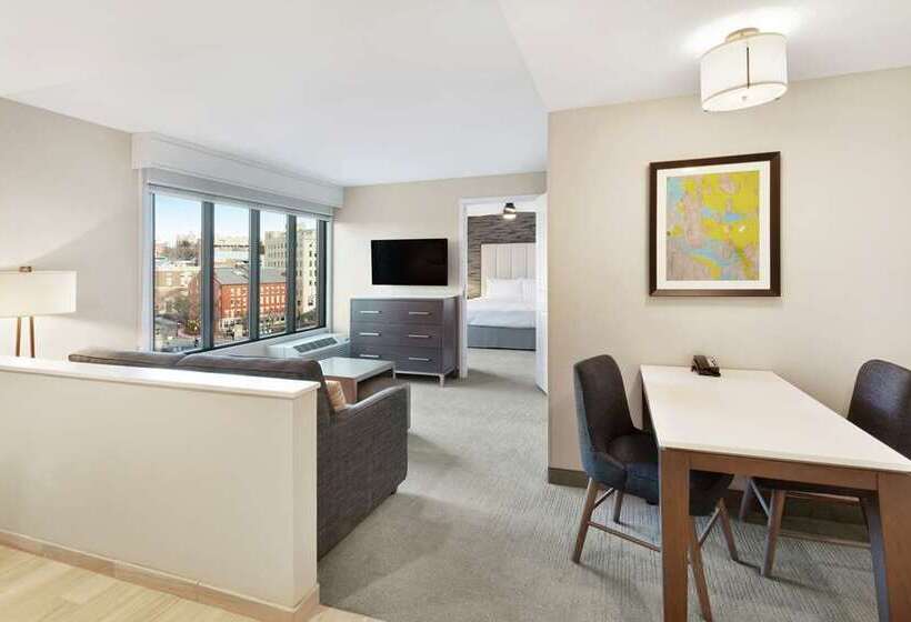 스위트, Embassy Suites Saratoga Springs