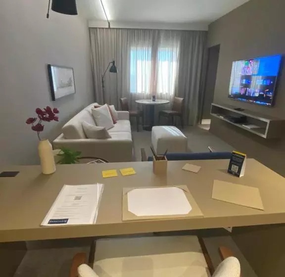 キングサイズベッドのスイートルーム, Golden Tulip Sao Jose Dos Campos