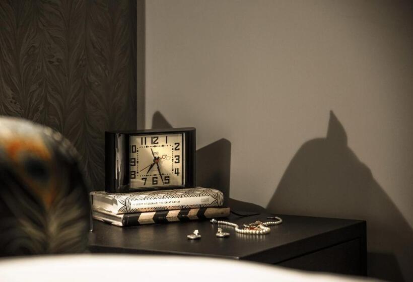 Номер Superior, Gotham