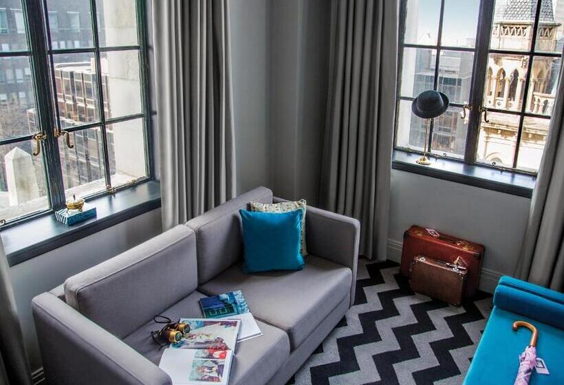 Номер Deluxe, Gotham