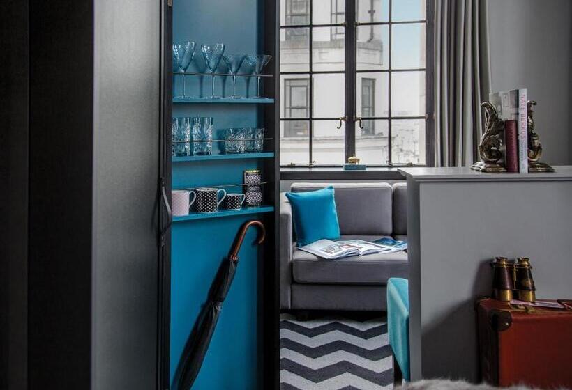 Номер Deluxe, Gotham