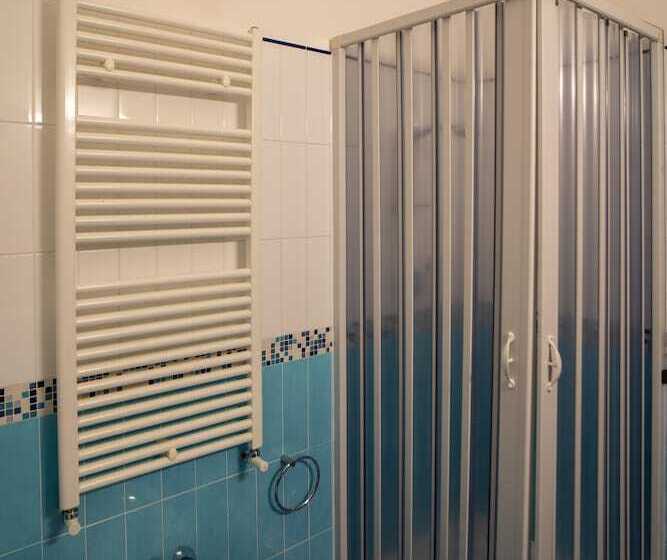 חדר סטנדרט יחיד, Insteia