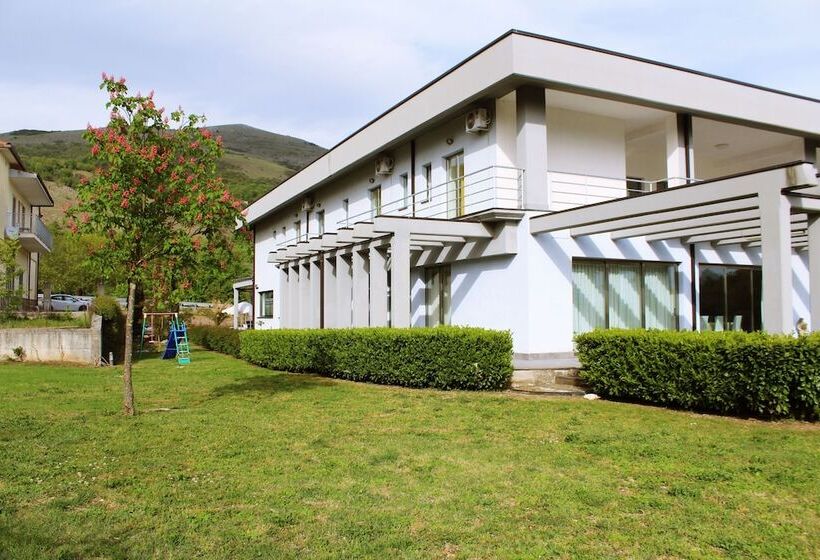 חדר סטנדרט לארבעה, Insteia