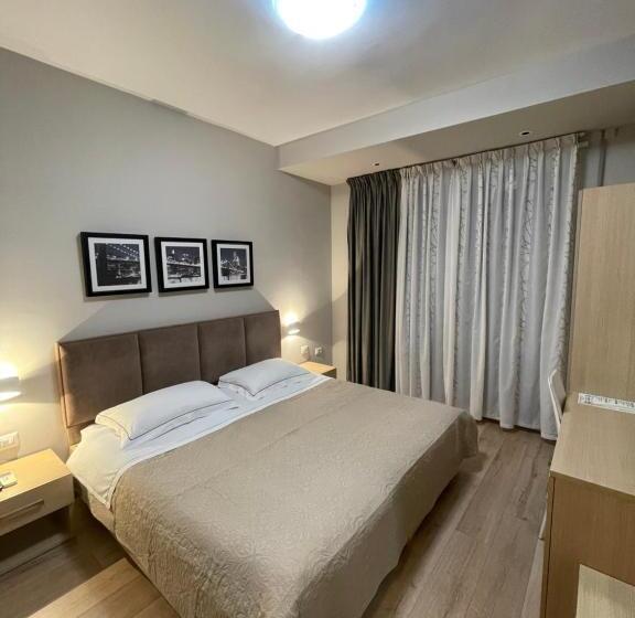 Cameră Standard, Oresti Center