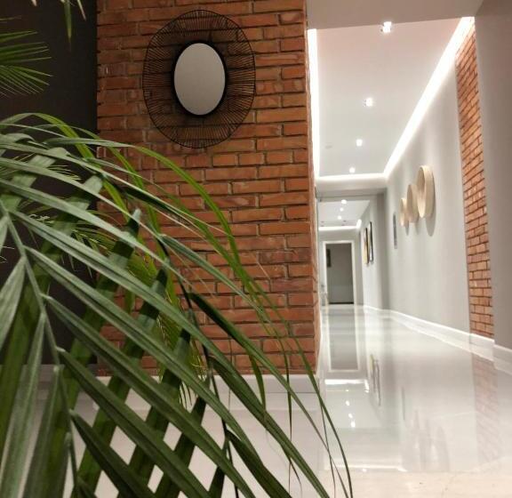 Cameră Standard, Oresti Center