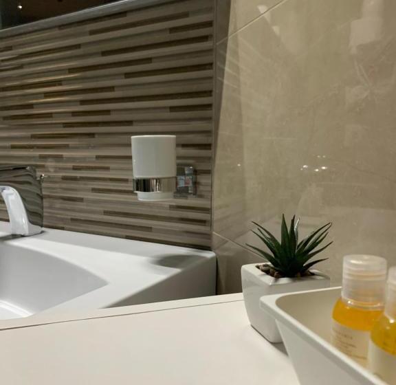 Cameră Triplă Standard, Oresti Center