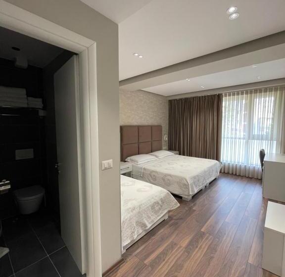 Cameră Cvintuplă Standard, Oresti Center