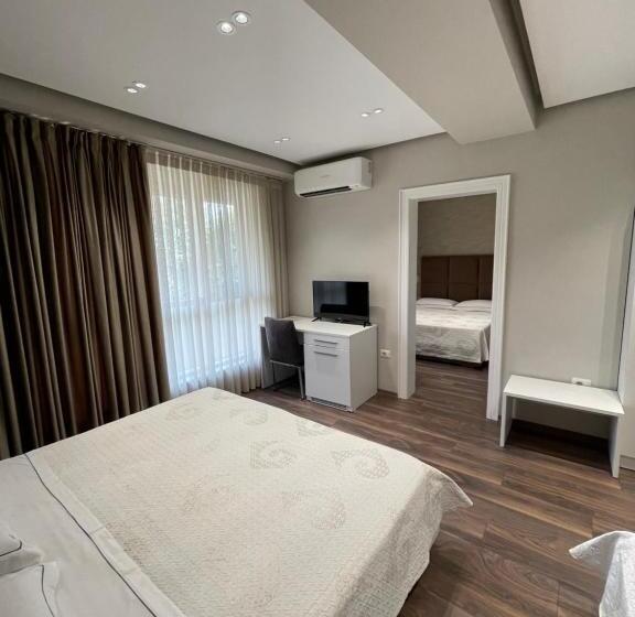 Cameră Cvintuplă Standard, Oresti Center