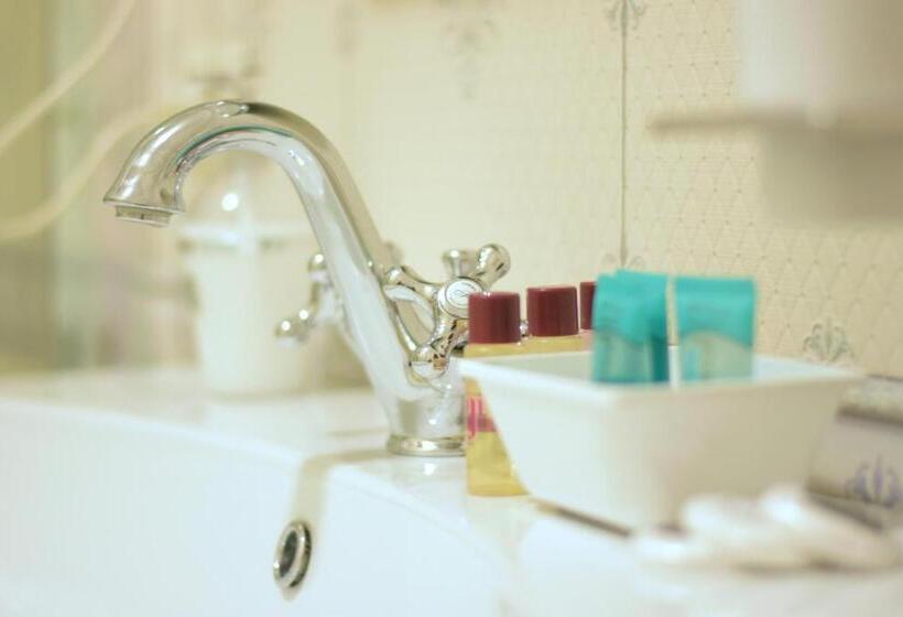 Cameră Deluxe, Oresti Center