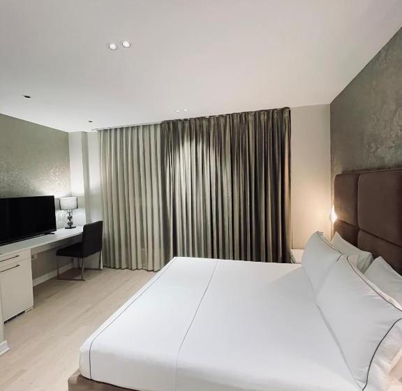 Cameră Deluxe, Oresti Center