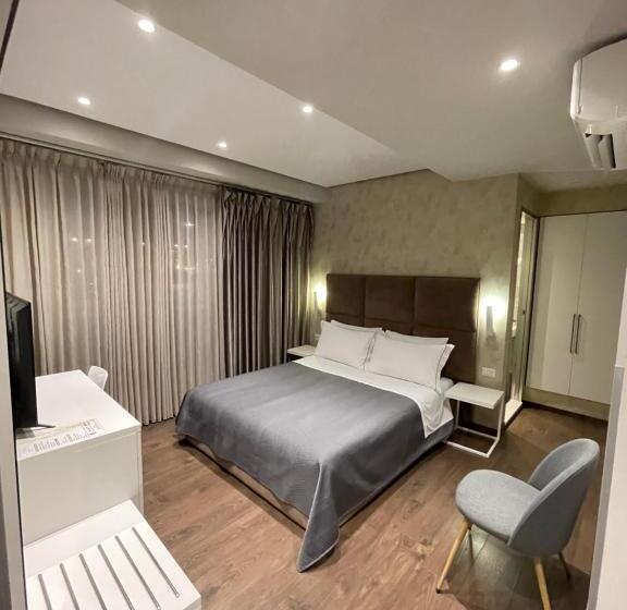 Cameră Deluxe, Oresti Center