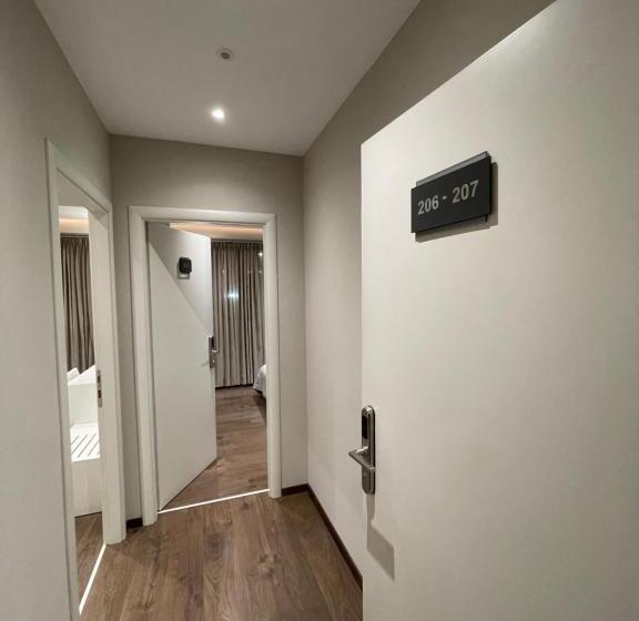 Cameră Cvadruplă Superioară, Oresti Center