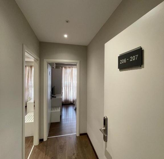 Cameră Cvadruplă Superioară, Oresti Center