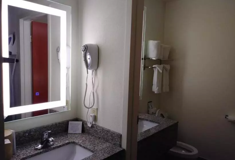２ダブルベッドのスタンダードルーム, Quality Inn & Suites Fort Collins