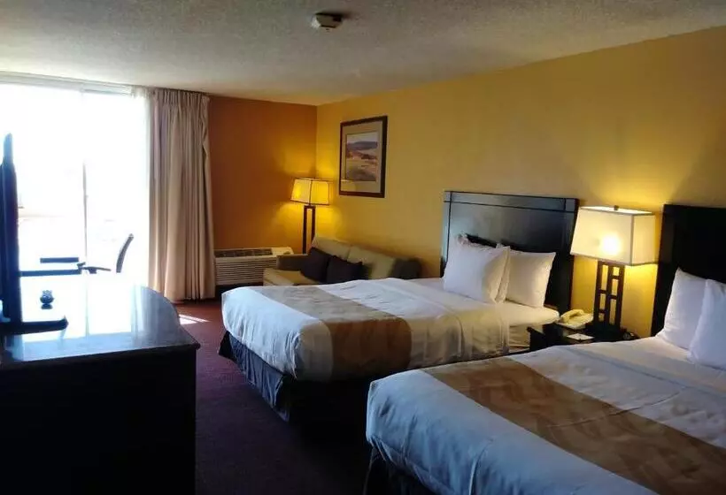２ダブルベッドのスタンダードルーム, Quality Inn & Suites Fort Collins
