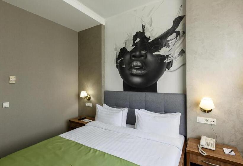 سوییت, Renion Hills