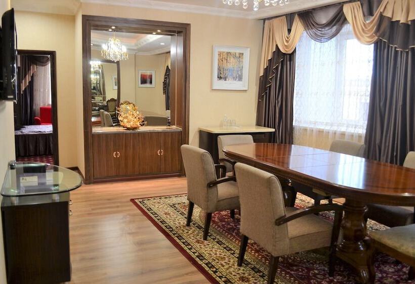 سوییت, Renion Hills