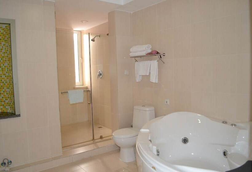 سوییت, Renion Hills