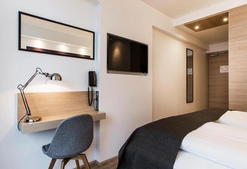 اتاق استاندارد با بالکن, Storm Hotel By Keahotels