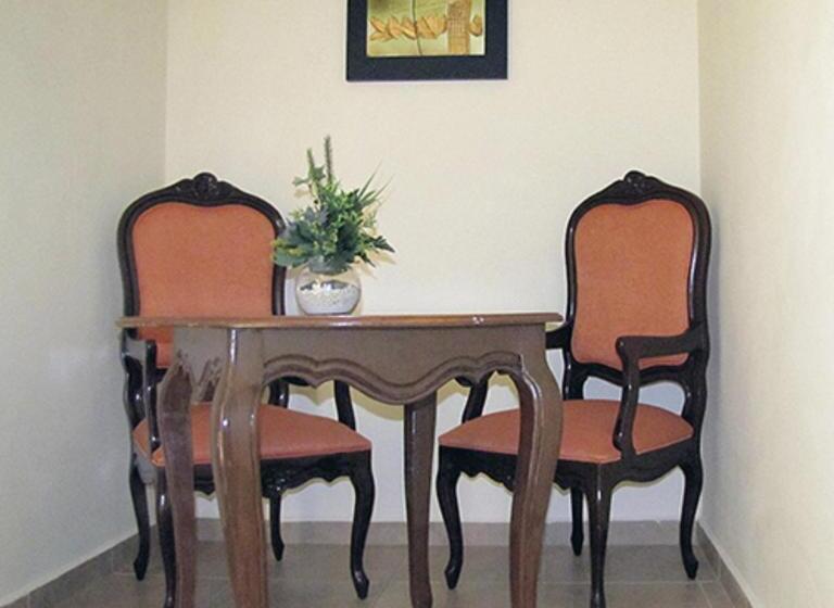 استودیوی لوکس, Tropico Inn