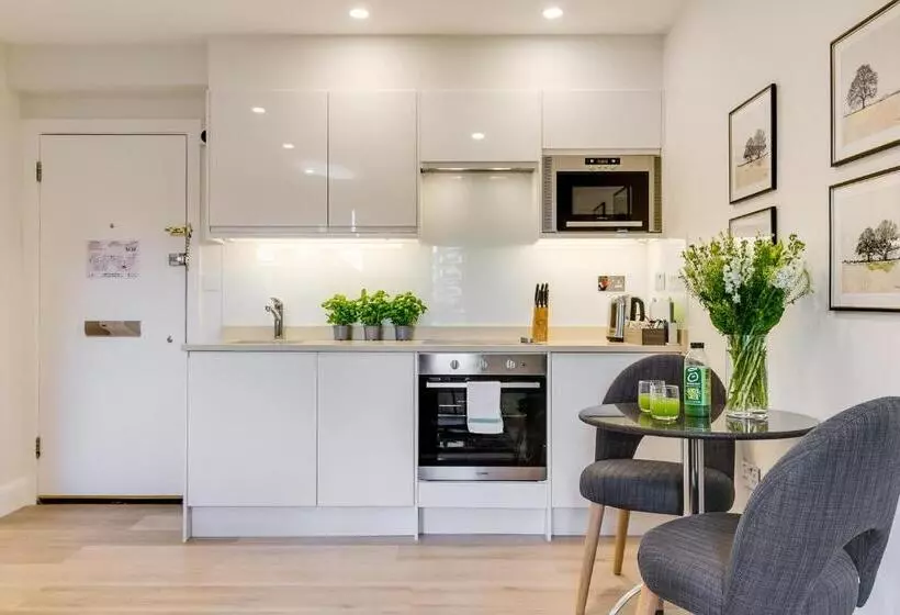 استودیوی استاندارد, Nell Gwynn Chelsea Accommodation