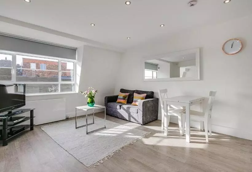 استودیوی سوپریور, Nell Gwynn Chelsea Accommodation