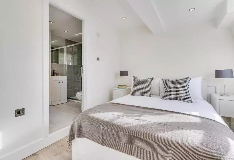 استودیوی سوپریور, Nell Gwynn Chelsea Accommodation