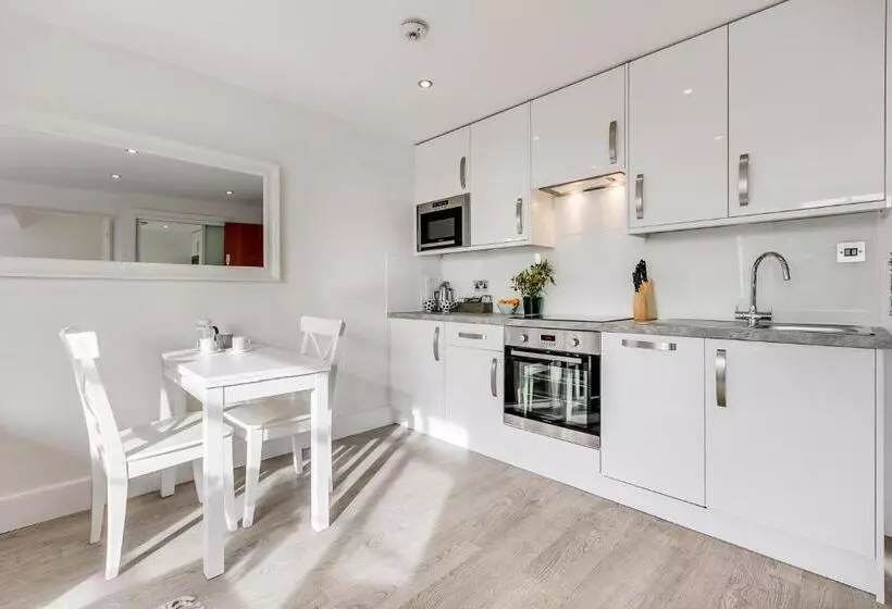استودیوی سوپریور, Nell Gwynn Chelsea Accommodation