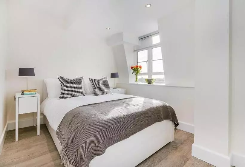 استودیوی سوپریور, Nell Gwynn Chelsea Accommodation