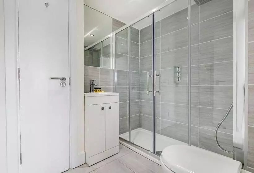 استودیوی سوپریور, Nell Gwynn Chelsea Accommodation