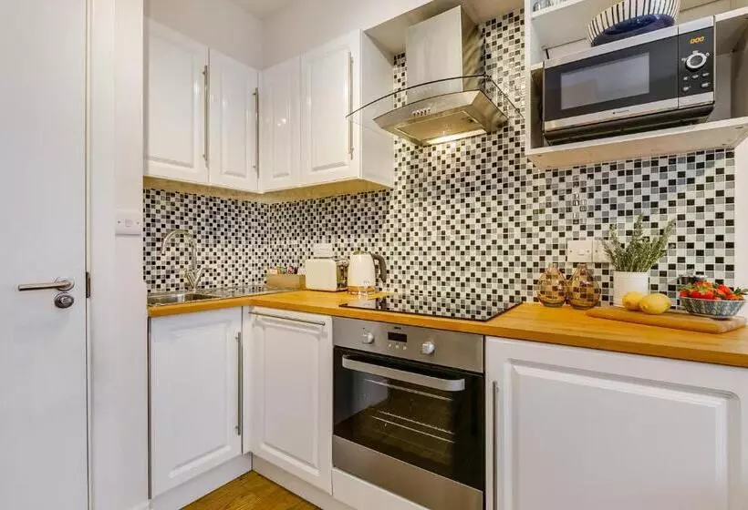 استودیوی استاندارد, Nell Gwynn Chelsea Accommodation