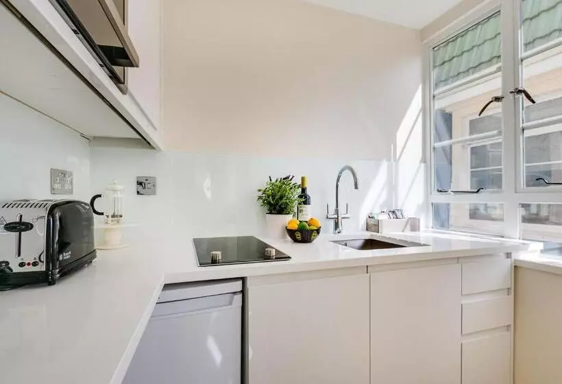 استودیو اجرایی, Nell Gwynn Chelsea Accommodation