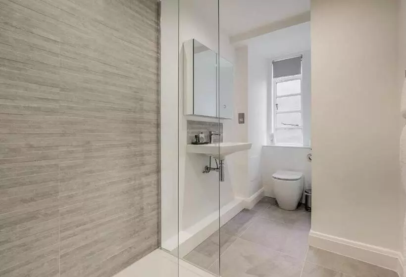 استودیوی سوپریور, Nell Gwynn Chelsea Accommodation