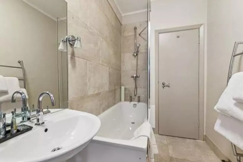استودیوی استاندارد, Nell Gwynn Chelsea Accommodation