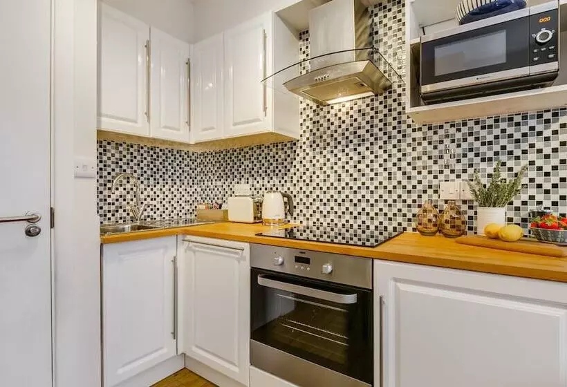 استودیوی استاندارد, Nell Gwynn Chelsea Accommodation
