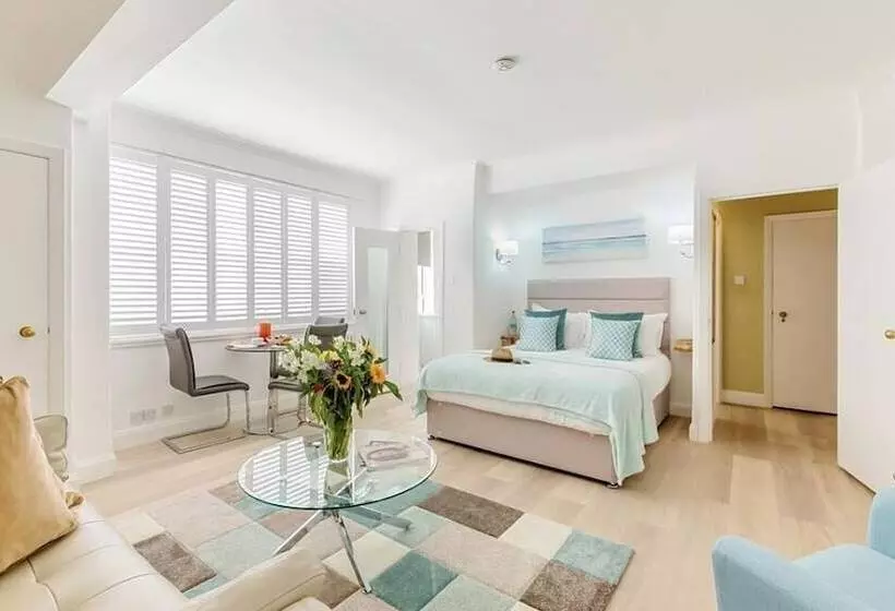 استودیوی استاندارد, Nell Gwynn Chelsea Accommodation