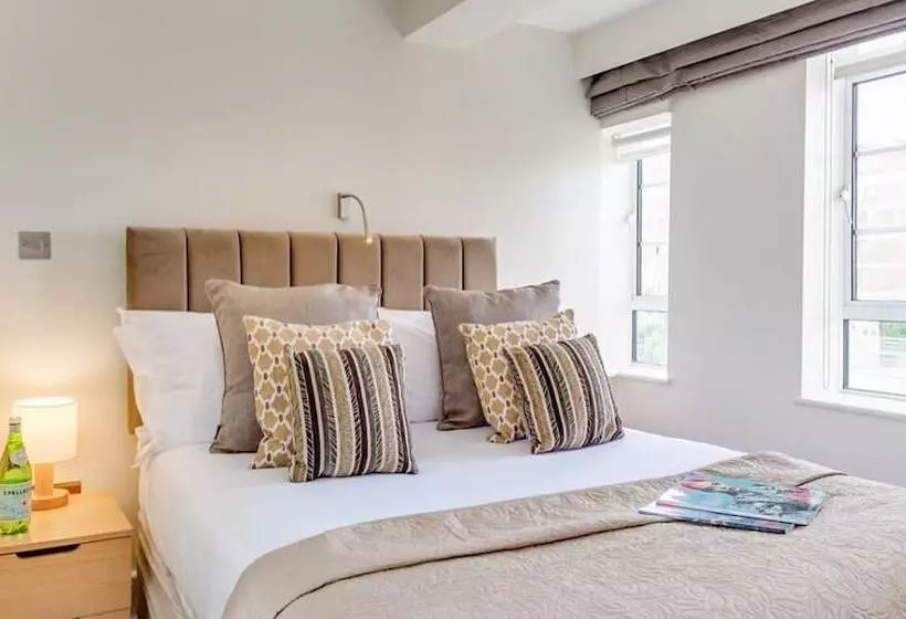 استودیوی استاندارد, Nell Gwynn Chelsea Accommodation