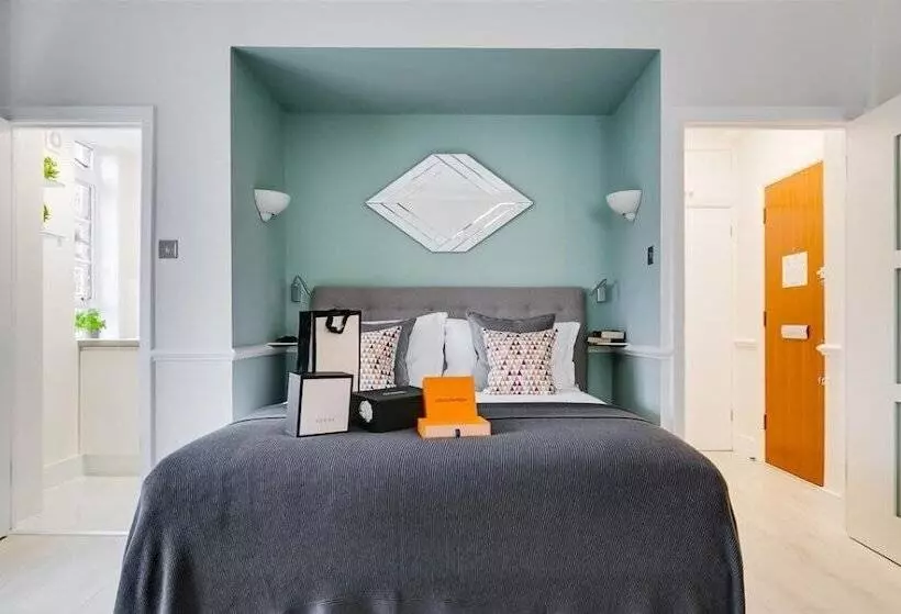 استودیوی استاندارد, Nell Gwynn Chelsea Accommodation