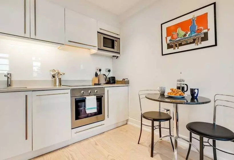 استودیوی سوپریور, Nell Gwynn Chelsea Accommodation
