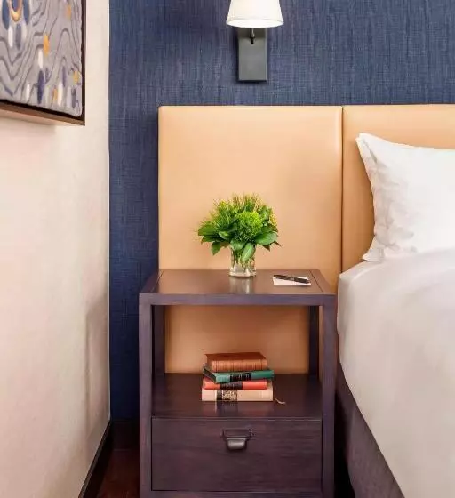 اتاق دلوکس با تخت کینگ و چشمانداز شهر, The Press Hotel, Autograph Collection