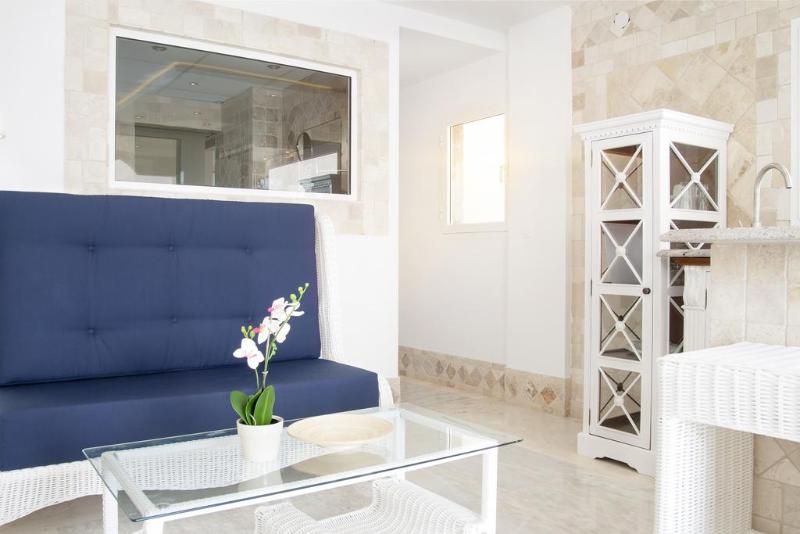 شقة غرفة واحدة, Villa Magna