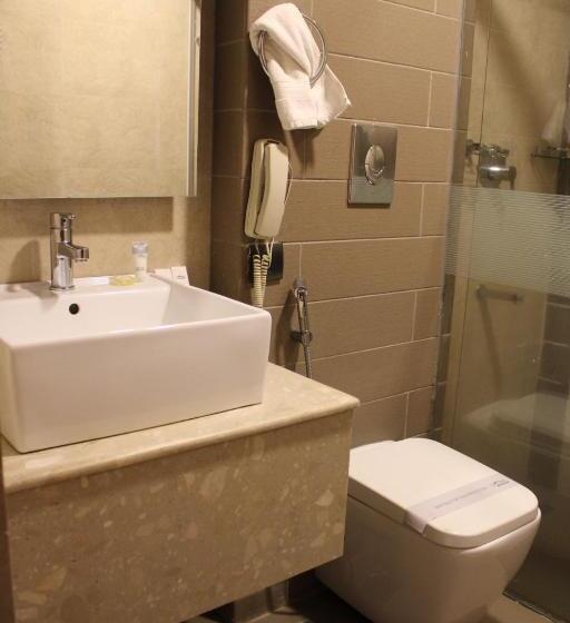 スタンダードルーム, Devonshire Greens   The Leisure Hotel And Spa