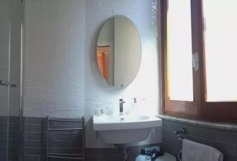 اتاق استاندارد, Emi's Guest House
