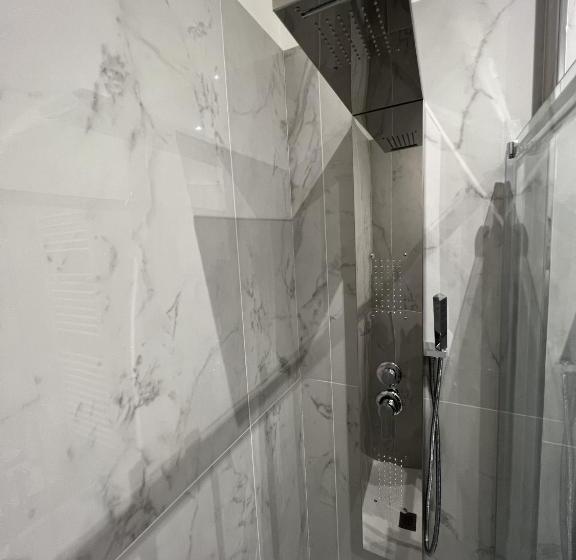 اتاق استاندارد سه نفره, Emi's Guest House