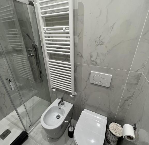 اتاق استاندارد سه نفره, Emi's Guest House