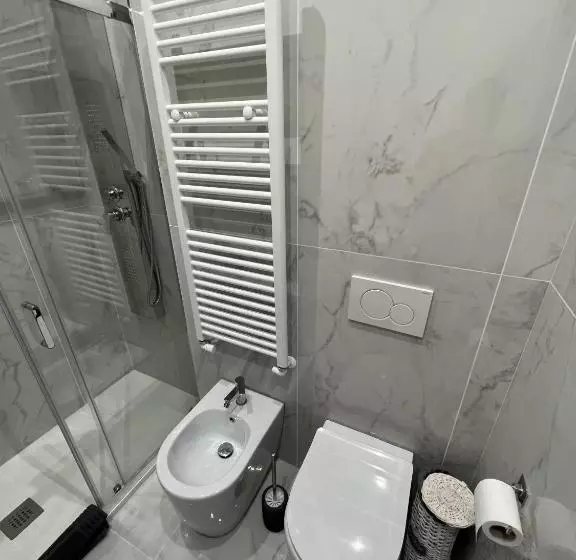 اتاق استاندارد سه نفره, Emi's Guest House