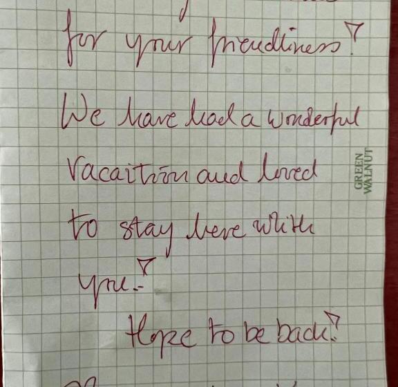 اتاق استاندارد سه نفره, Emi's Guest House