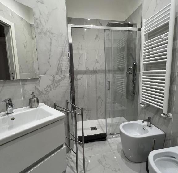 اتاق استاندارد سه نفره, Emi's Guest House