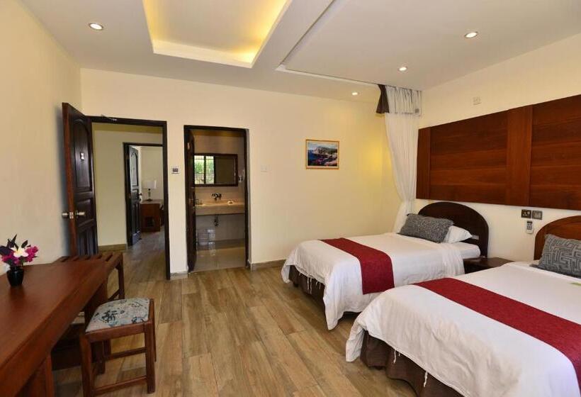 3 Bedroom Apartment, Baobab Holiday Resort